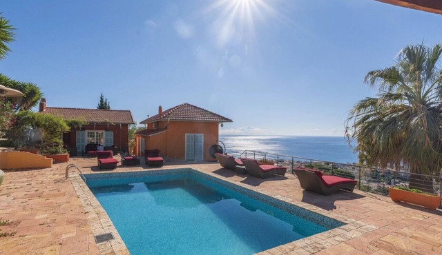 Menton: Vue Mer, Piscine: Suite Privée