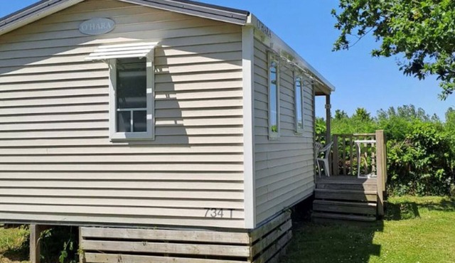 Mobile home with terrace in Tréguennec, perfect for 4 guests