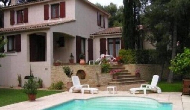 Mod cons villa in a pine-wood at the heart of Provence
