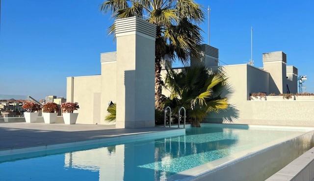 Modern 65sqm Flat With Pool Right at the Beach in Poblenou