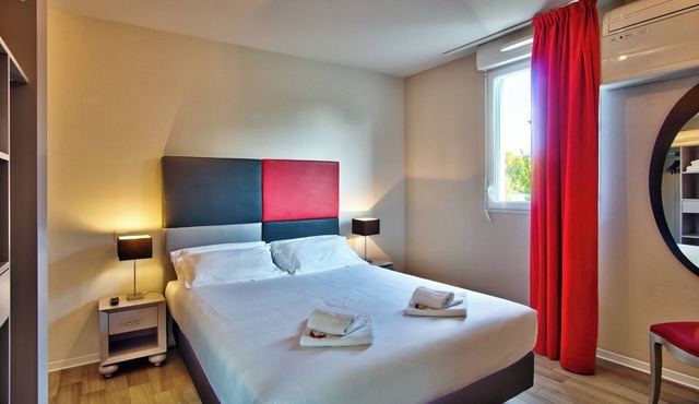 Modern Family Suite 6.6 Miles to Sports and Rugby Attractions