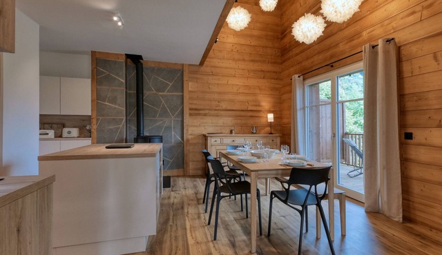 Modern duplex 5 rooms, 4 beds, 10 ppl., WiFi, parking, near center