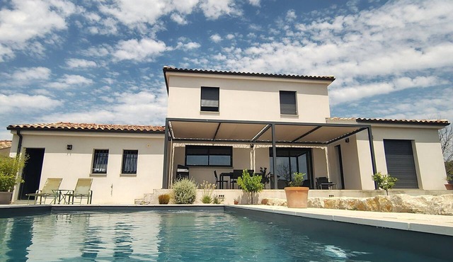 Modern house with private pool in Vaucluse
