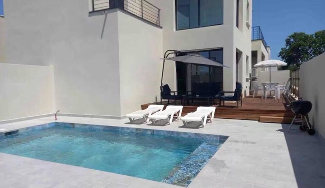 Modern Villa in a Quiet Subdivision Near Aigues-Mortes and the Beach