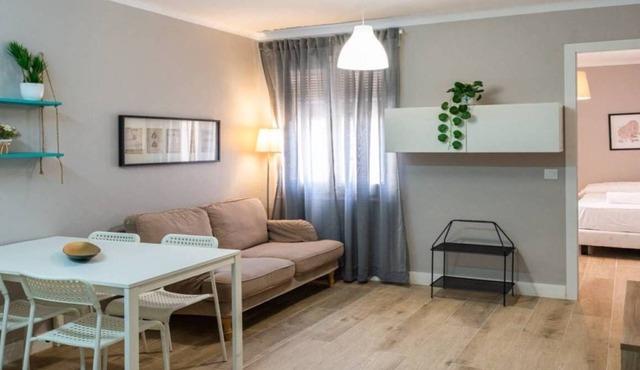MORATIN 2h - Two Bedroom Apartment, Sleeps 3