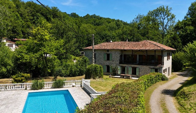 Moulin de la Ribereuille Pyrenees view and swimming pool