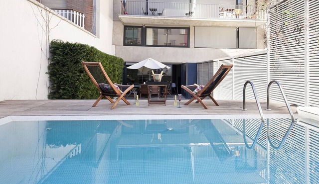 My Space Barcelona: 2 Apartments with Private Pool in Sant Gervasi for 20 people