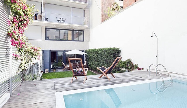 My Space Barcelona Apart. has 40 people in 7 apartments in the misma finca