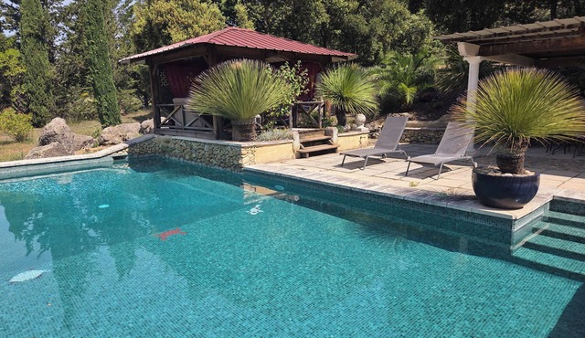 Nature cottage with pool and private garden in Flayosc