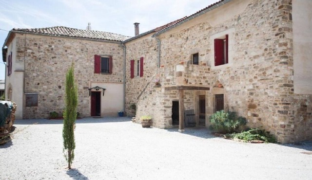 Near Cordes-sur-Ciel, large stone house with a swimming pool | 10 to 12 people