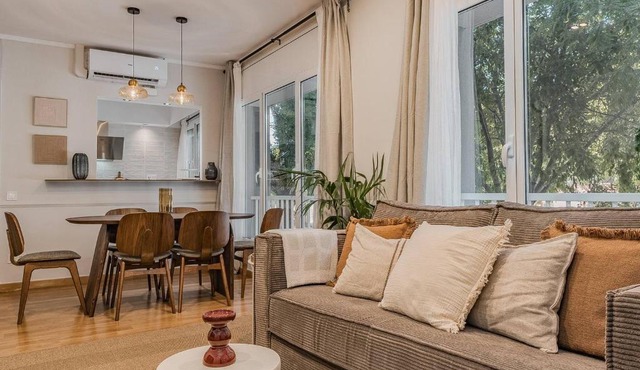 NEW Refurbished Modern Apartment