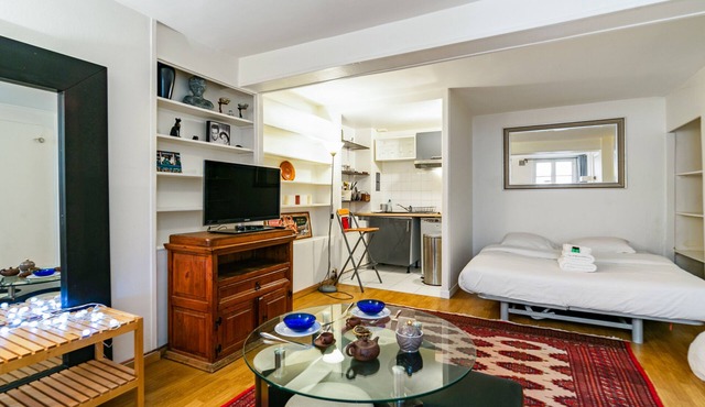 Nice and calm studio nearby Alesia at the heart of Paris - Welkeys