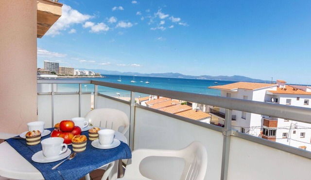 Nice apartment for 4 guests with A/C, WIFI, TV and balcony