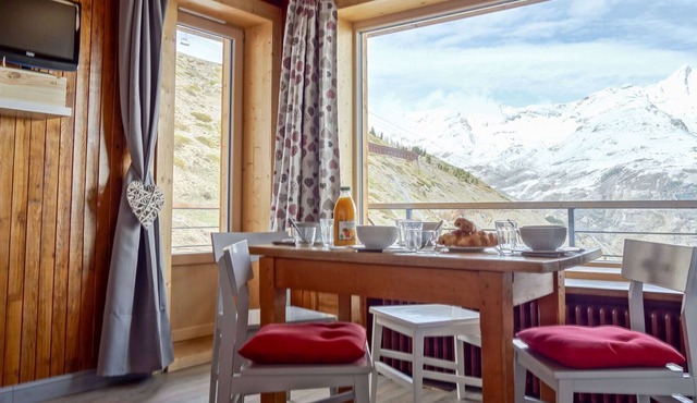 Nice apartment for 5 guests with TV and balcony