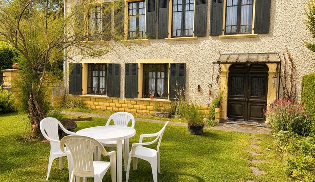 Niclade House