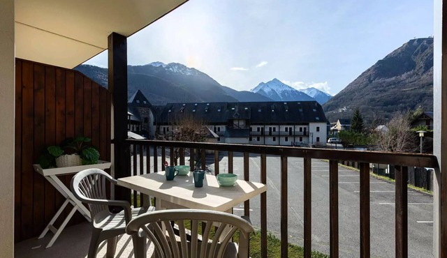 One-bedroom apartment with a terrace and a view – Le Village des Thermes Residence