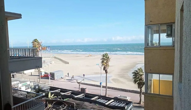 One-bedroom apartment in downtown Canet, just steps from the beach, with 4ARAX4 air conditioning