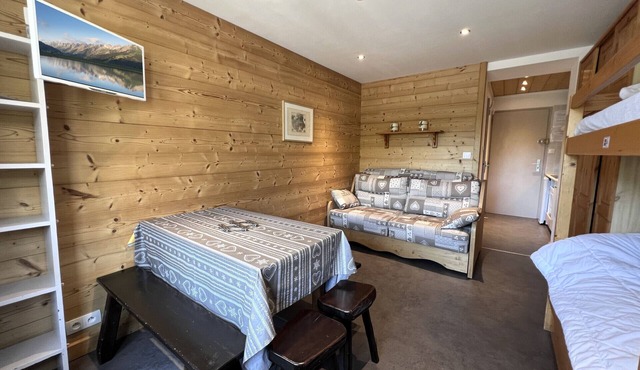OURS BLANC 9 – Studio with a beautiful mountain view, close to the aquatic area.