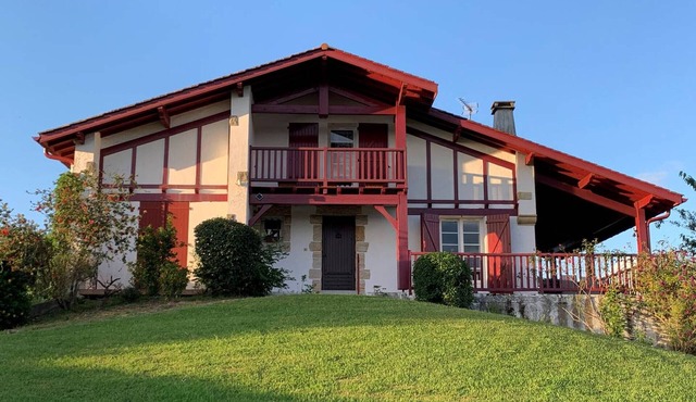 Panoramic Pyrenees View Villa: 6 Sleeps, 3 Beds, Pets Allowed, Internet, BBQ, Near Thermes