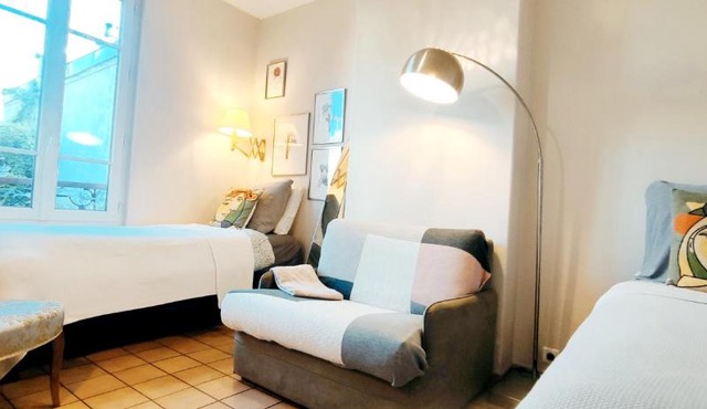PARIS AUTHENTIC HOUSE Small, bright and calm studio