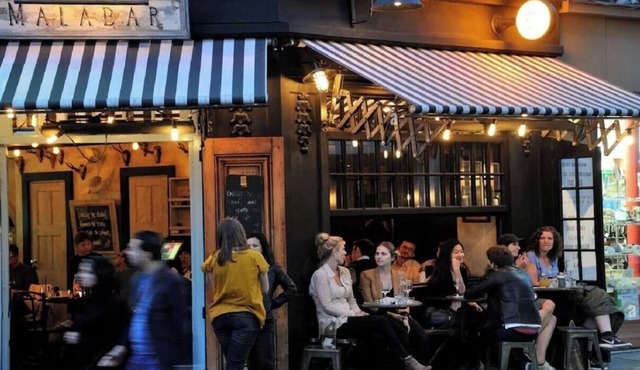 Paris Dream Stay: Parisian 2BR Gem on Rue Malar – Sleeps 6