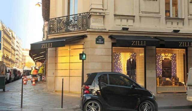 Paris in Grandeur: A Majestic 220m² Escape in Champs Elysées
