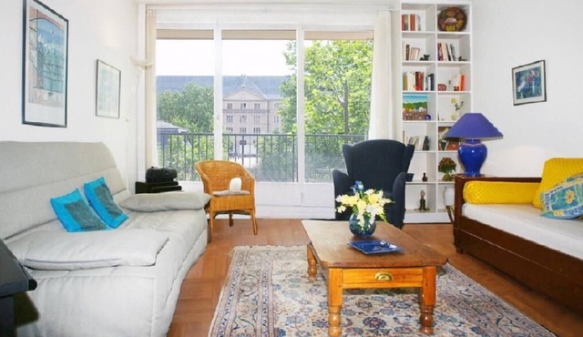 Parisian Home|S07322|Studio|Invalides