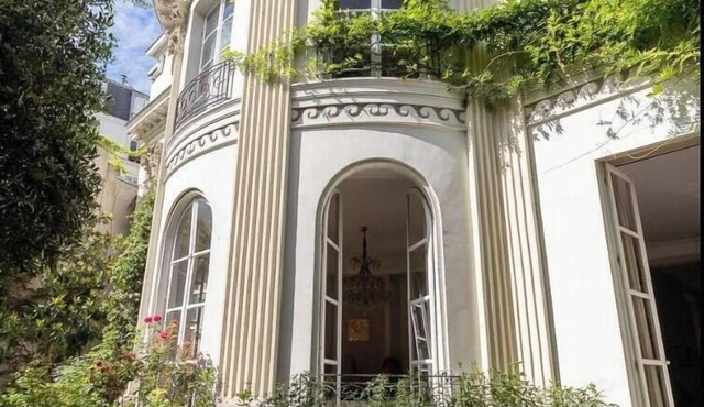 PARISIAN MANSION-A LUXURY STAY IN THE OPERA AREA NEXT TO GRANDS BOULEVARDS