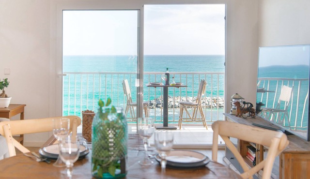 Perfect seaside getaway: Cozy apartment with spectacular views in Sant Antoni de Calonge 🌅⚓