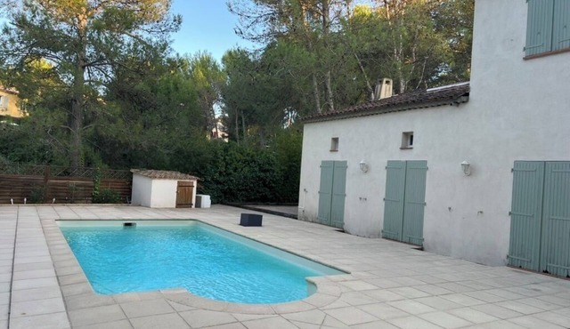 Perfectly located in the heart of Provence: 40 minutes from Marseille Airport