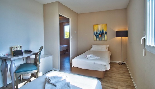Pet-Friendly Suite 5.8 Miles to LUMINISCENCE Bayonne Attraction