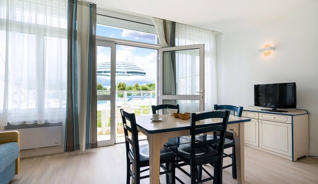 Picturesque 4-person Coastal Escape