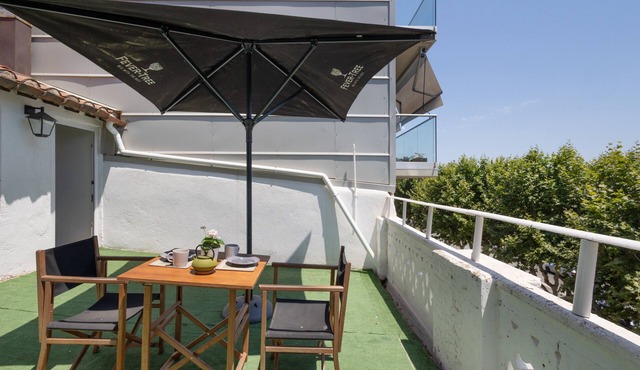Portblanc Front Apartment with Sea Views, Wi-Fi and Air Conditioning