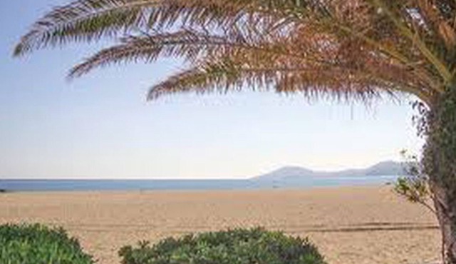 Pretty caravan in the peace of a private wooded park with swimming pool near the beaches