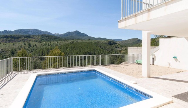 Private & Secluded 4 Bed, Family Friendly with Pool, Garden & Stunning Views