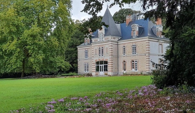 PRIVATIZATION RENTAL CASTLE HOLIDAY AND WEEKEND OUEST FRANCE