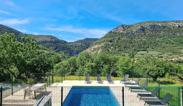 Provençal house with heated pool*/14 sleeping places/5 hectare estate