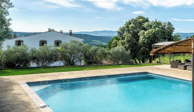 Provençal house in the heart of Luberon