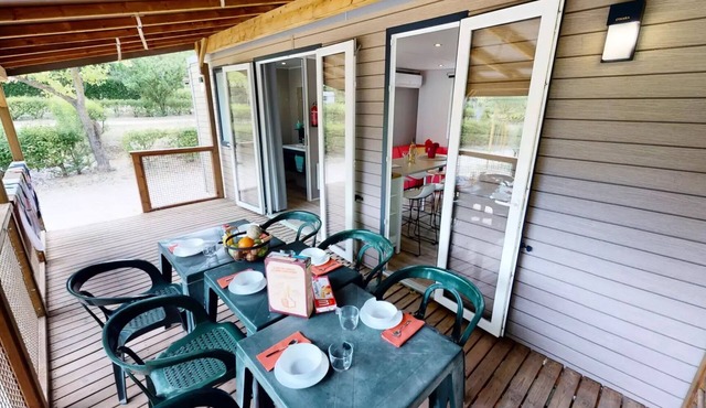 Provence Cottage - 33 m² - 3 bedrooms (5 adults and 1 child) 5 to 6 people - 5 people included in the rate