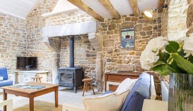 Quiet gîte in an old farmhouse between sea and countryside