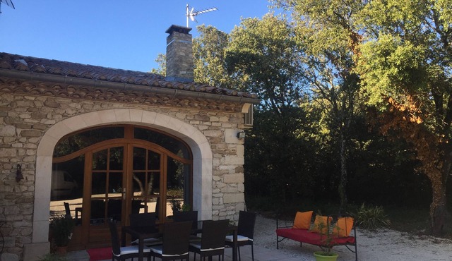 Quiet gîte in the enclave of the Popes