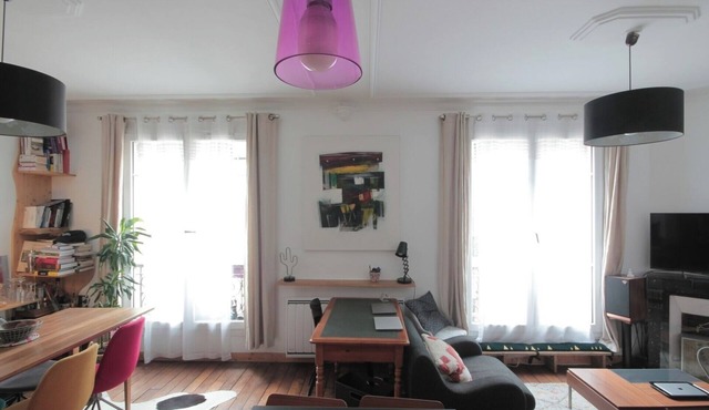 Quiet Parisian Retreat in Montmartre Bright 1BR