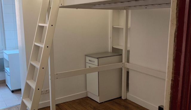 Quiet studio near amenities