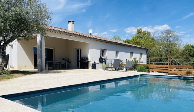 Recent villa near Labeaume river