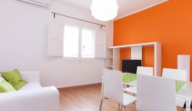 Refurbished flat close by the Park Güell