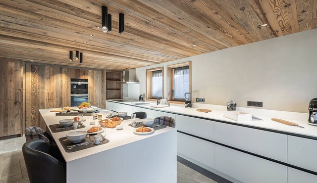 Renovated chalet with pool, sauna and hammam for 14 people in Saint-Martin-de-Belleville