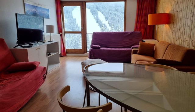 Renovated 2-Room 6-Person Ski-in/Ski-out Apartment in Flaine