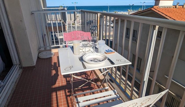 Renovated apartment, sea view - 4 guests