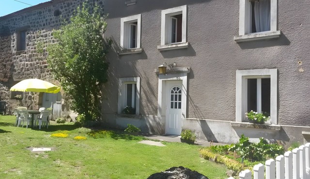 Renovated Farmhouse with Private Garden in Peaceful Hamlet