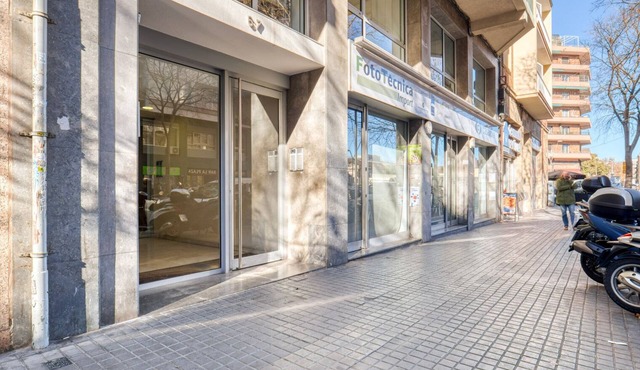 Renovated Fort Pienc 3BR, nr Arc de Triomf, by Blueground
